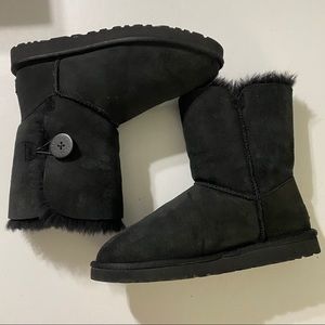 Women’s size 8 UGG Button Bailey Boots